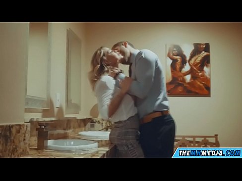 ❤️ Når en barmfagre blondine forfører dig på et offentligt toilet ❤ Sex video at da.amourpassionfever.ru